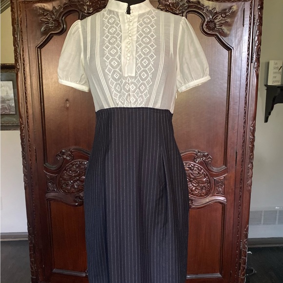 NWT BCBG MAXAZRIA WHITE BLOUSE/BLUE PINSTRIPE SKIRT DRESS, SIZE6 - Picture 2 of 11